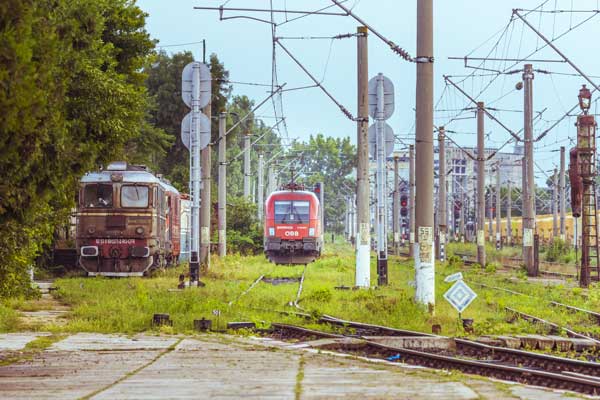 How to travel by train in Romania